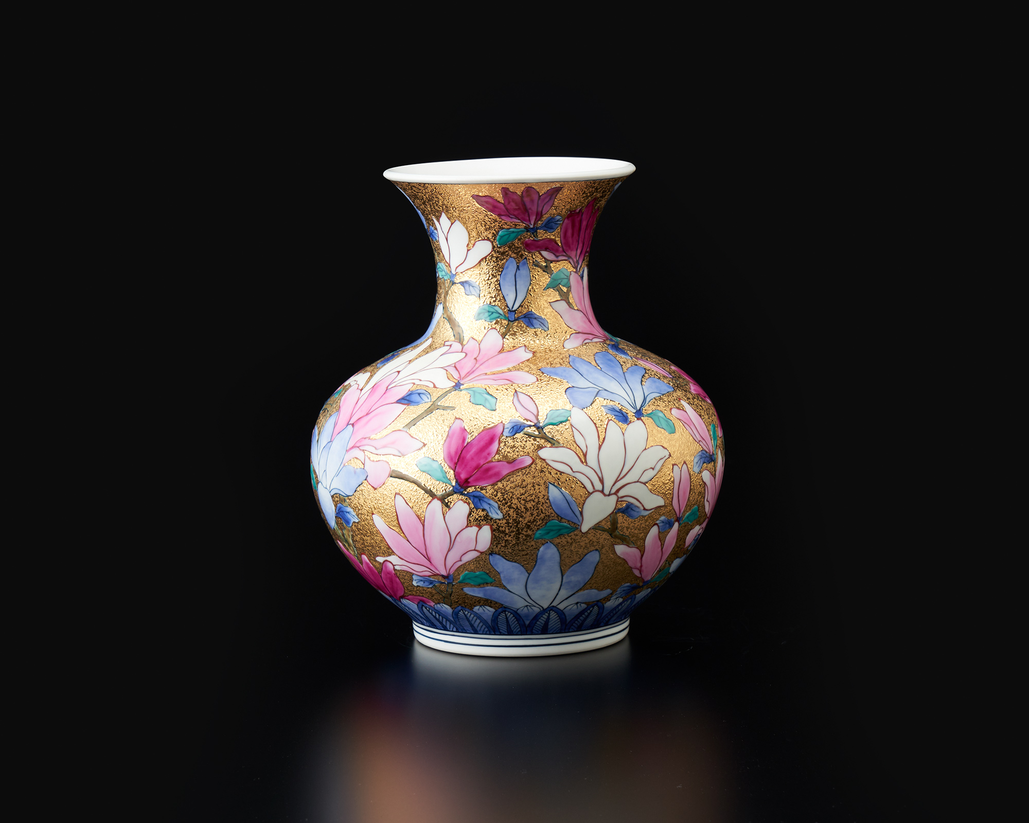 金彩木蓮図 花瓶 | 金龍窯 -有田焼工芸美術品窯元-